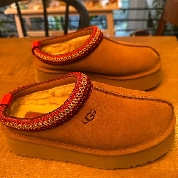 UGG Chestnut Slip-On Slippers with Red Accent - Picture 6 of 9